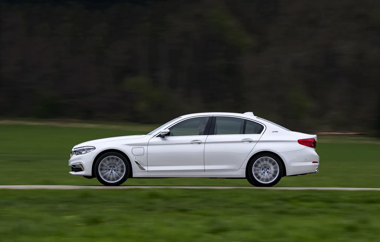 Photo wallpaper white, BMW, profile, sedan, hybrid, 5, four-door, 2017, 5-series, G30, 530e iPerformance
