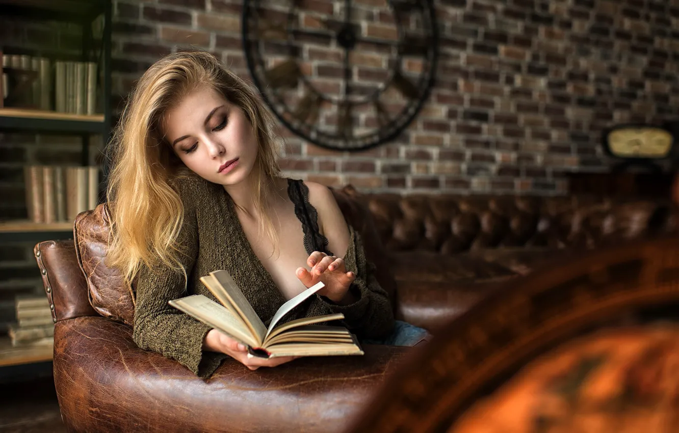 Photo wallpaper pose, model, portrait, interior, makeup, hairstyle, blonde, book, beauty, jacket, sitting, on the couch, reads, …