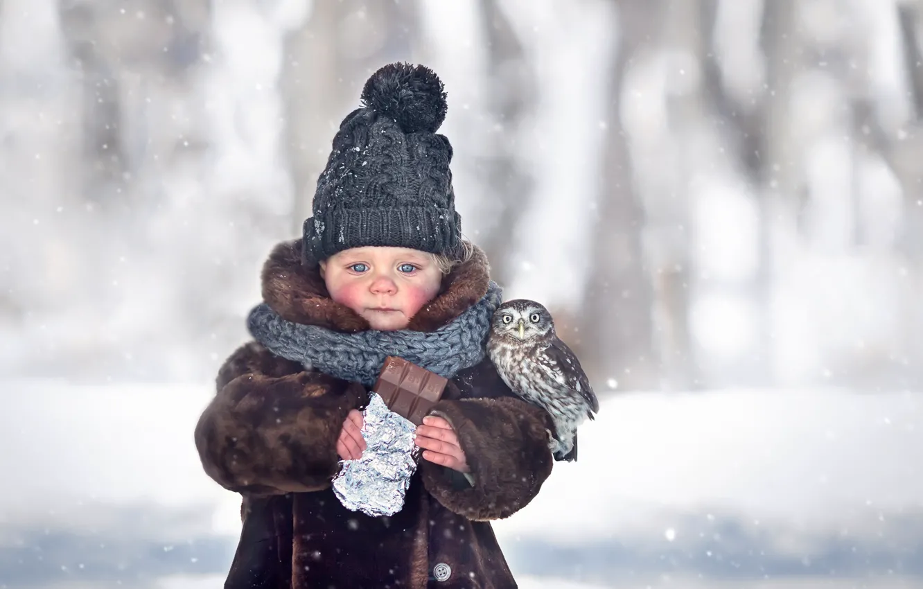 Photo wallpaper winter, snow, hat, girl, chocolate, baby, chick, child, coat, owlet, Marianne Smolin