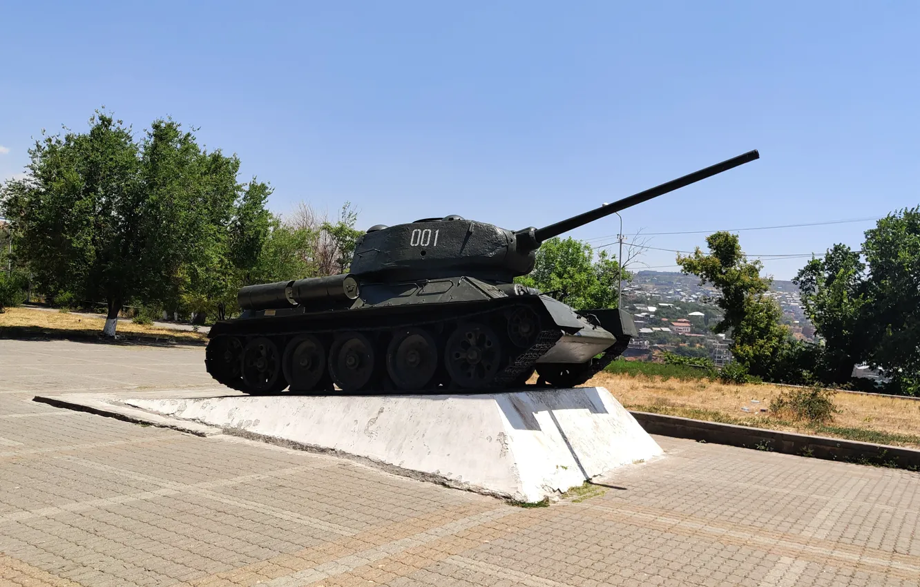 Photo wallpaper tank, exhibit, Yerevan, T-34-85