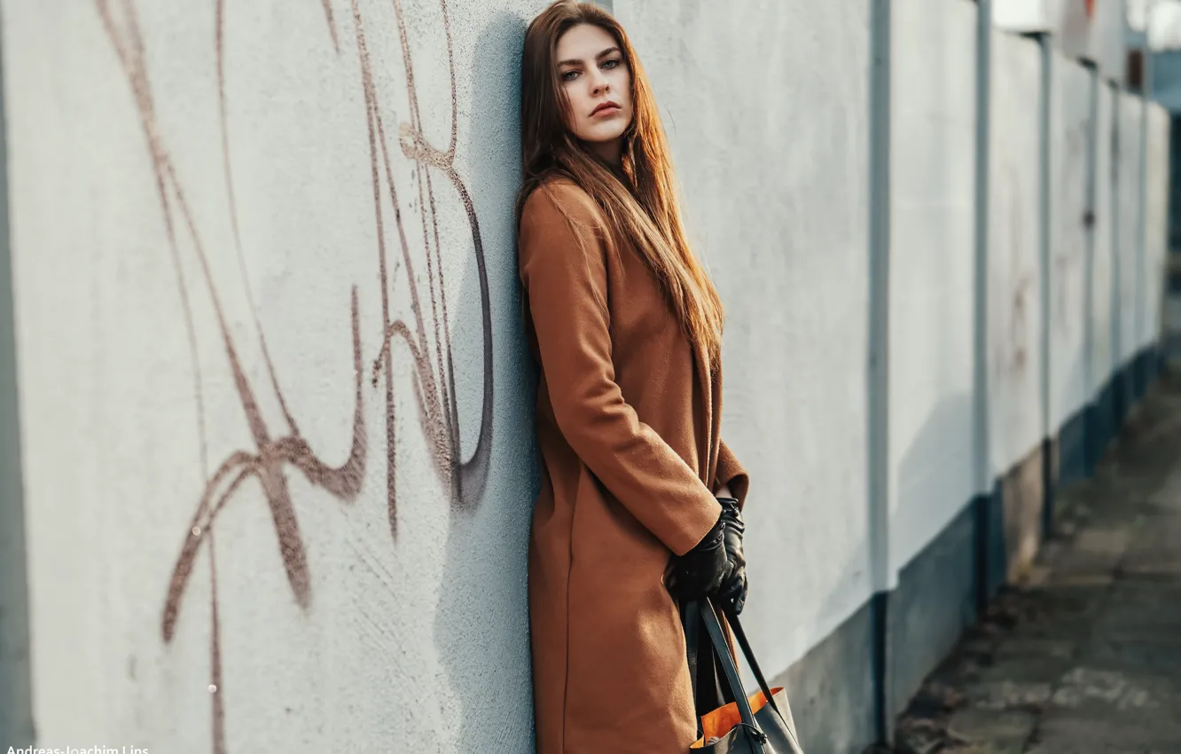 Photo wallpaper look, girl, pose, portrait, gloves, brown hair, bag, is, coat, the wall, Beatrice Rogall, Andreas-Joachim …