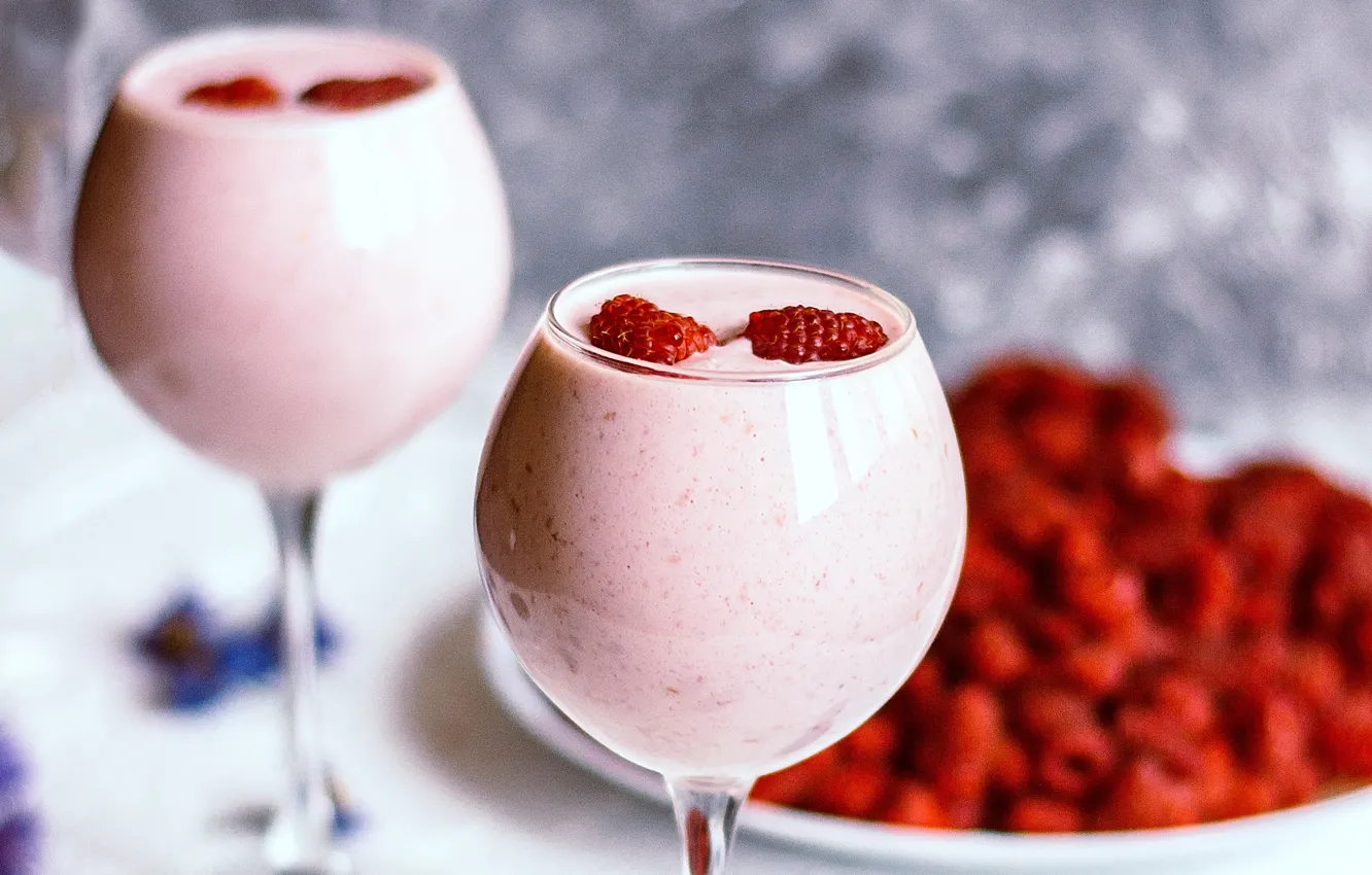 Photo wallpaper glass, raspberry, milk, glasses, berry, smoothies, Molochniy cocktail, Sklo
