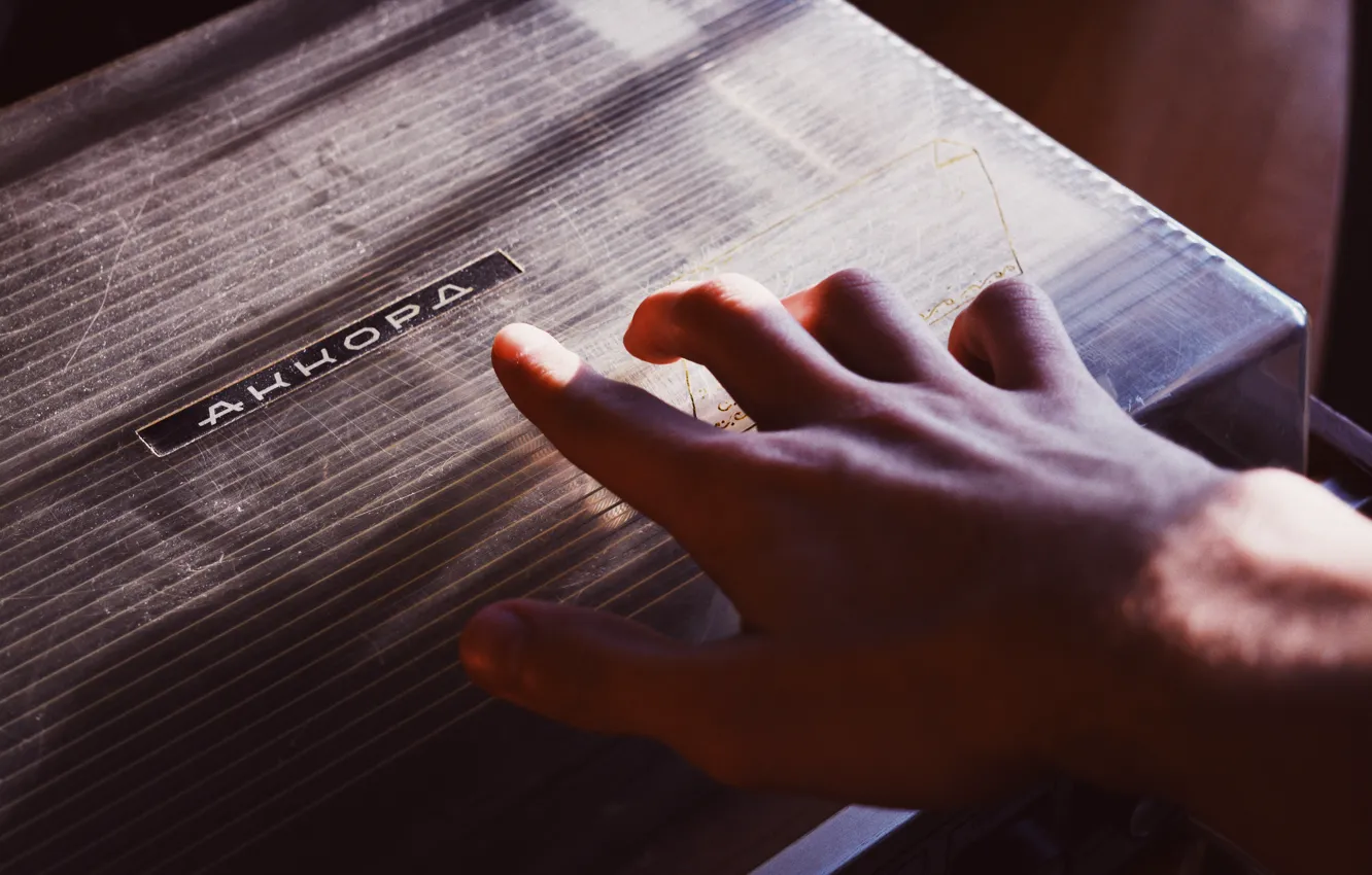 Photo wallpaper hand, chord, record player