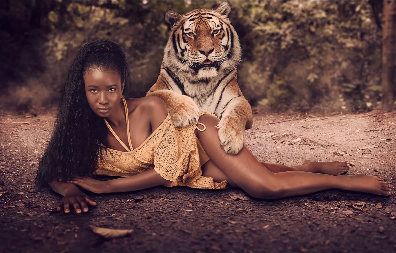 Photo wallpaper tiger, chocolate, mulatto, girl, two, tiger, two, chocolate, lady