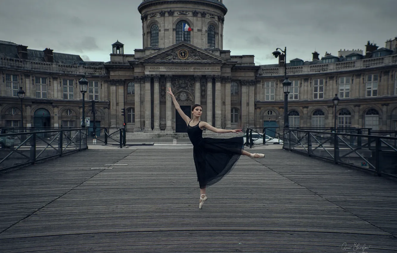 Photo wallpaper look, girl, bridge, the city, pose, ballerina, Pointe shoes, Anna Shuvalova