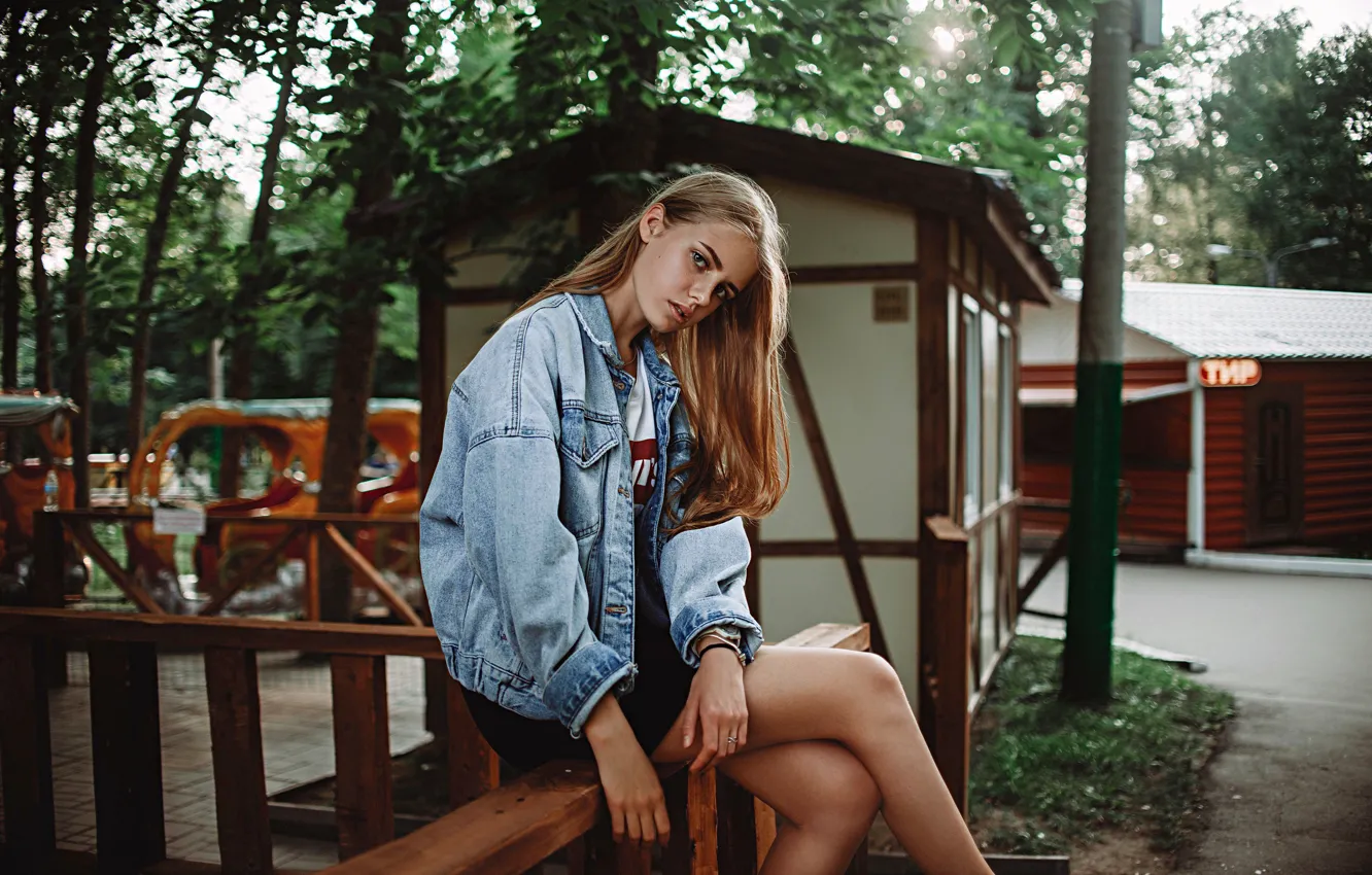 Photo wallpaper look, hair, Girl, t-shirt, legs, sitting, dzhinsovka, Sasha Rusko, Dasha Kaisarova Street